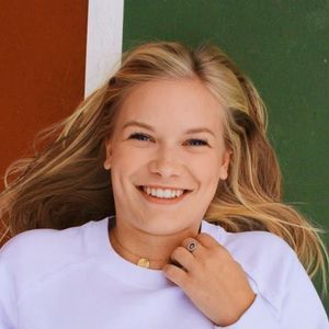 Meet your Posher, Maura